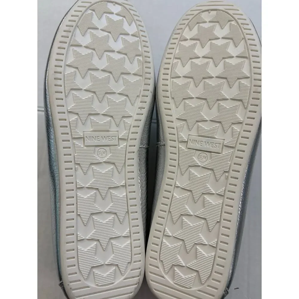 Nine West Women's Yacht Slip-On Boat Shoes Silver Leather Size 9 1/2 Loafers
